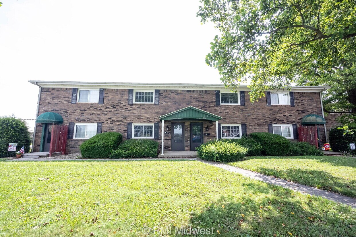 Primary Photo - "Charming 2-Bed Townhouse Retreat on Progr...