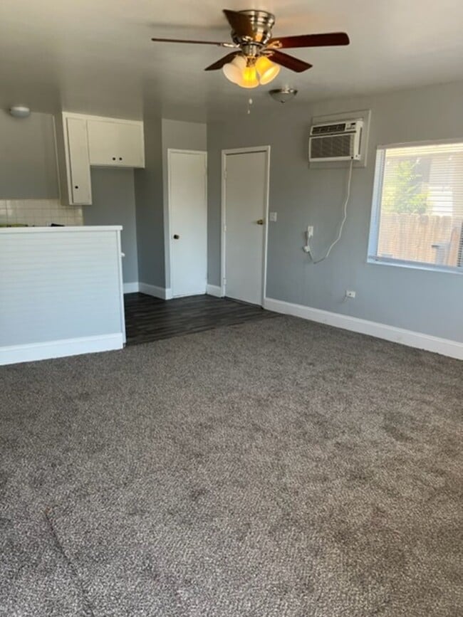 Building Photo - 1 BEDROOM 1 BATH DUPLEX FOR RENT