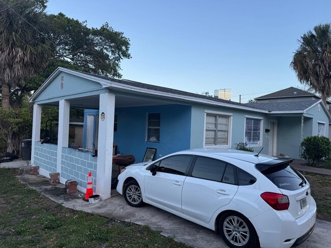 Building Photo - 1110 N Sapodilla Ave