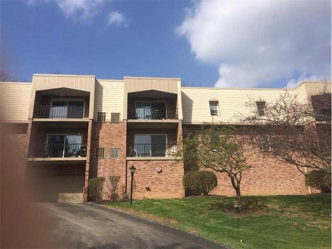 Building Photo - 604 Calais Dr