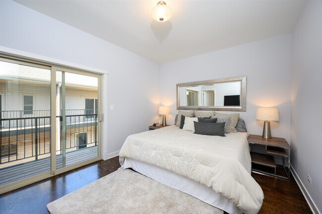 Foto del edificio - 3233 S Stewart Ave