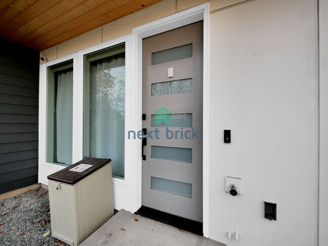 Foto del edificio - Stunning custom home 5 bedrooms and 3.5 ba...