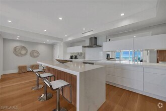 Building Photo - 2885 Gulf Shore Blvd N