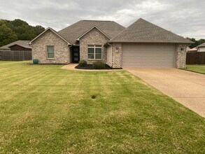 Building Photo - 16 White Birch Dr