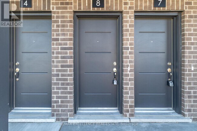 Building Photo - 940 St David St N