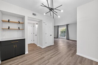 Building Photo - 1811 Stoney Brook Dr