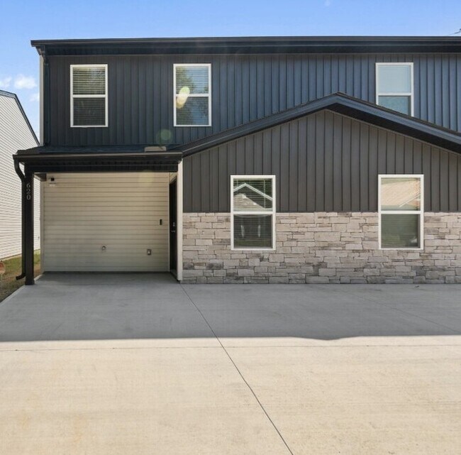 Building Photo - Available Now: New Three Bedroom Townhouse in Woodruff SC!