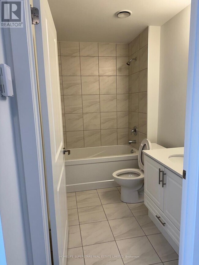 Building Photo - 461 Green Rd