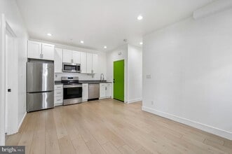 Building Photo - 633 N 64th St