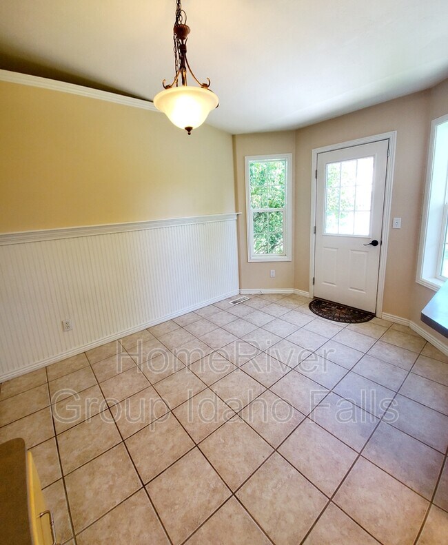 Building Photo - 2960 Simon St