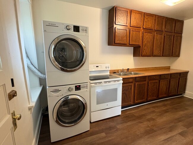 Foto del edificio - 228 E Bloomington St