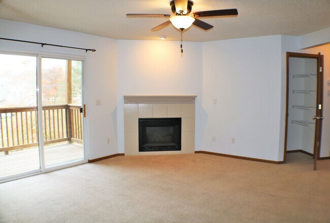 Foto del edificio - $995 | 2 Bedroom, 1 Bathroom 2nd Floor Con...