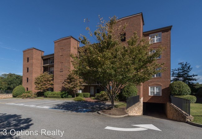 Building Photo - 3120 Overland Dr