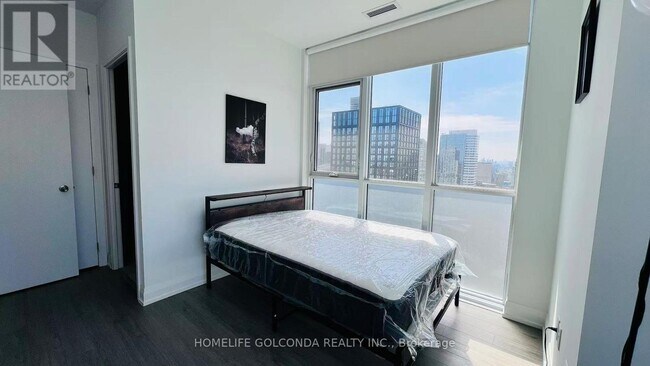 Building Photo - 77 Mutual St