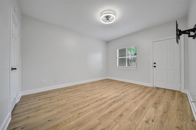 Building Photo - 5341 Kiam St