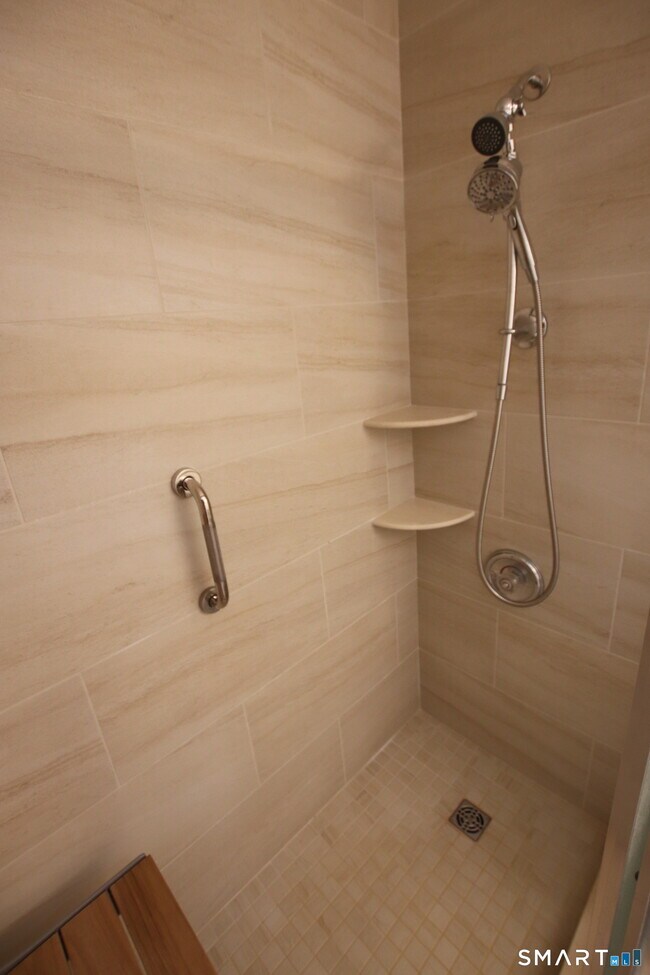Foto del edificio - 53 Hollister Way N