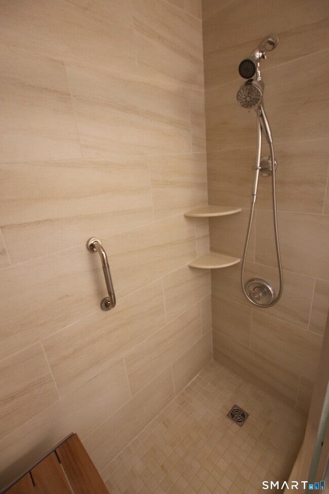 Building Photo - 53 Hollister Way N