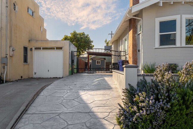 Building Photo - 1716 30th St