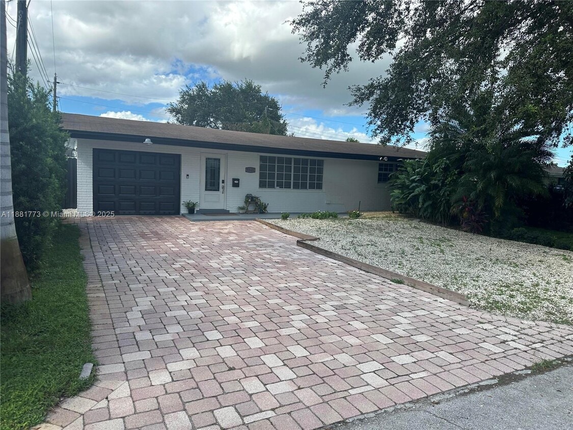Foto principal - 8521 NW 14th St
