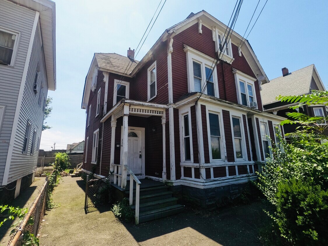 114 Maple St, Bridgeport, CT 06608 Townhome Rentals in Bridgeport CT