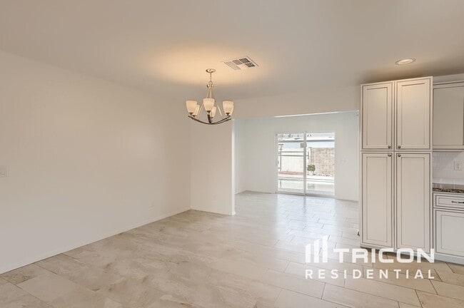 Building Photo - 9837 N 48th Ave