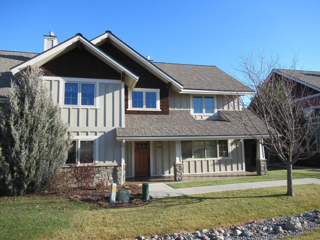 Primary Photo - 2 Bed 2.5 Bath Furnished River Lakes Townh...