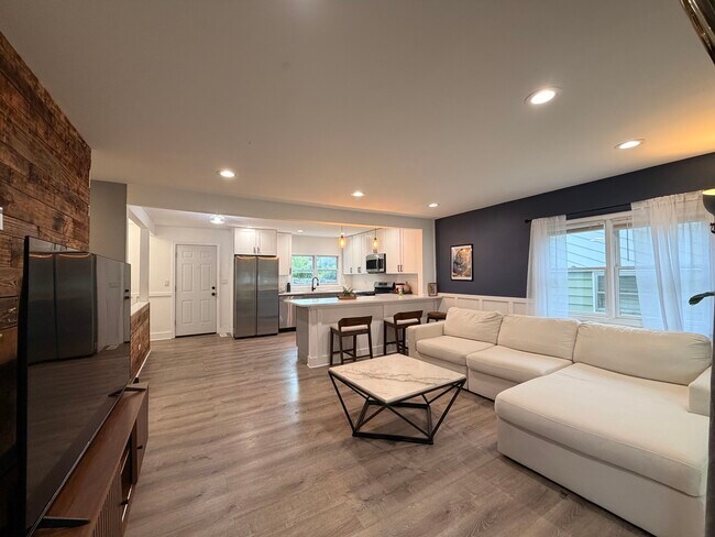 Foto del edificio - 716 NW Holcomb Dr