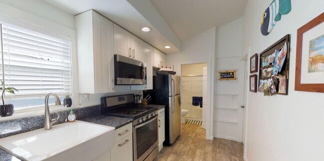 Building Photo - 614 I Avenue