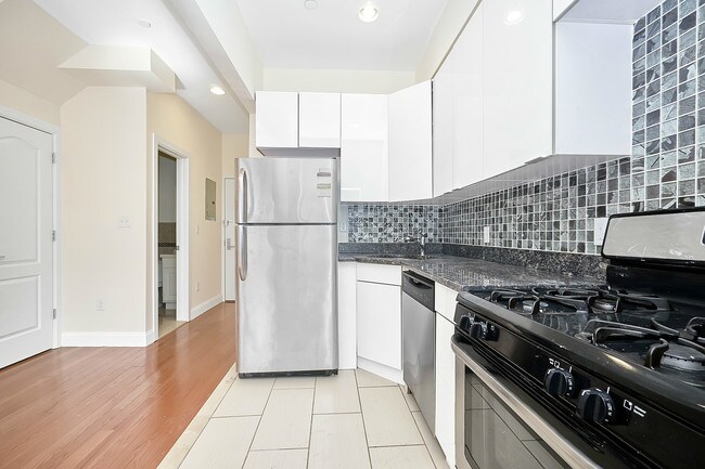 Building Photo - 258 W 135th St