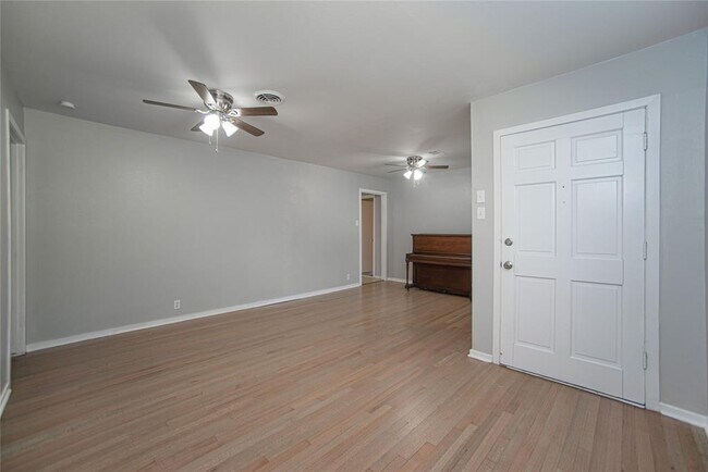 Foto del edificio - 4326 Akard St