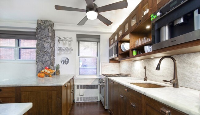 Kitchen - 251 E 51st St