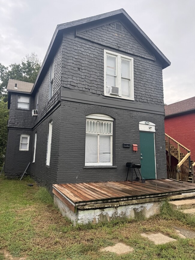 Building Photo - 425 SW Taylor St