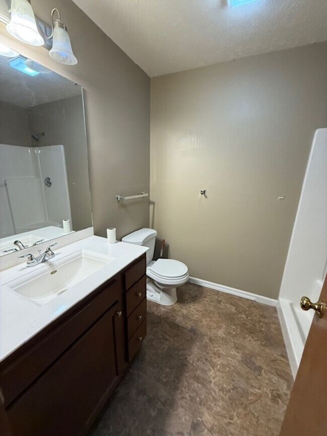 Foto del edificio - 102-116 Goldenrod Dr.