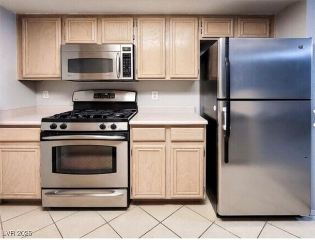 Building Photo - 8070 W Russell Rd