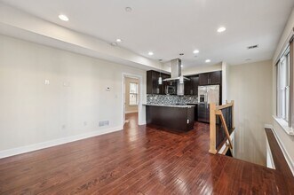 Building Photo - 714 N Chadwick St