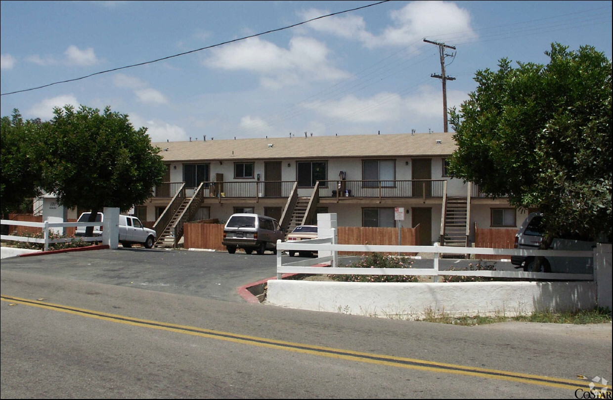 Building Photo - 121 Azalea Dr