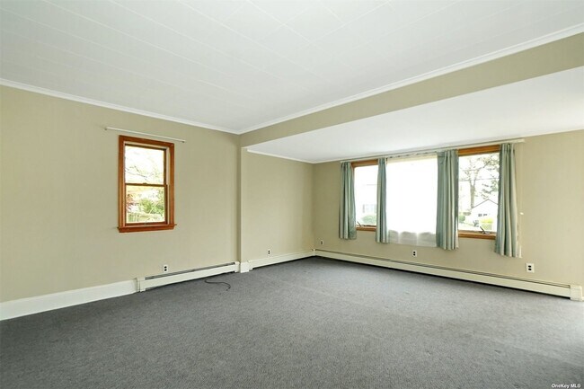 Building Photo - 121 Jaycox Ave