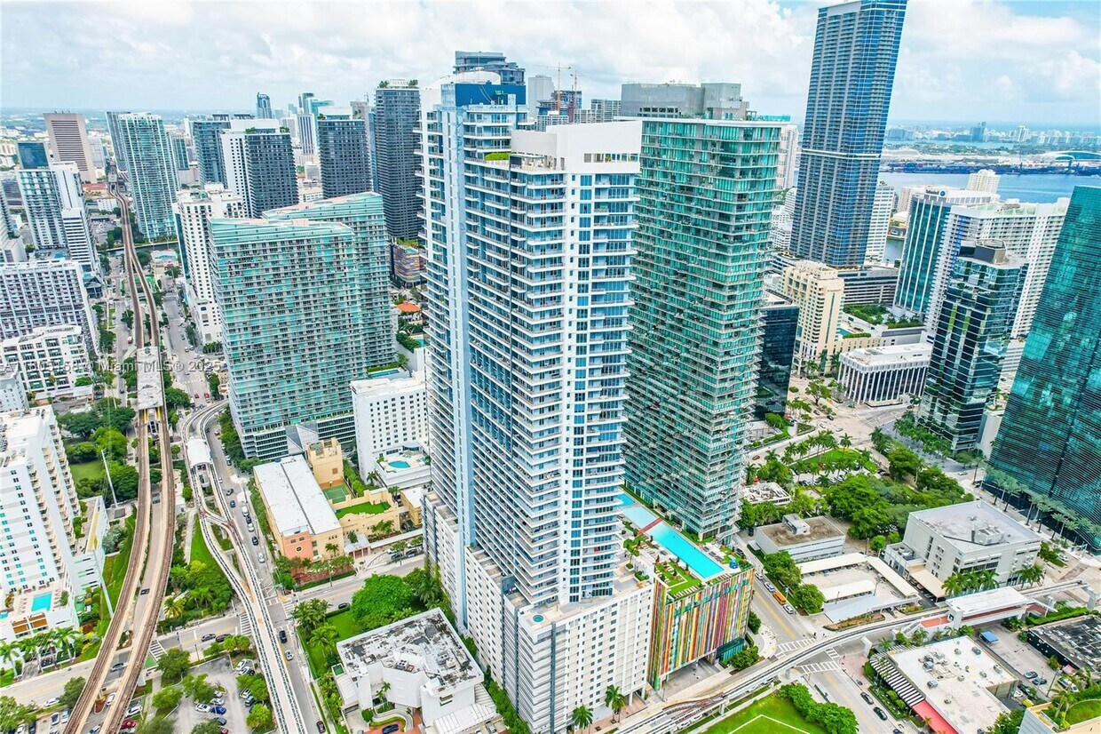 Foto principal - 60 SW 13th St