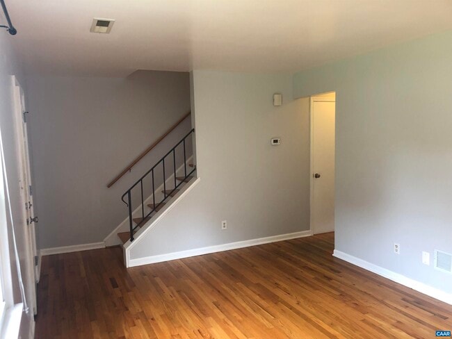 Building Photo - 206 Greentree Park