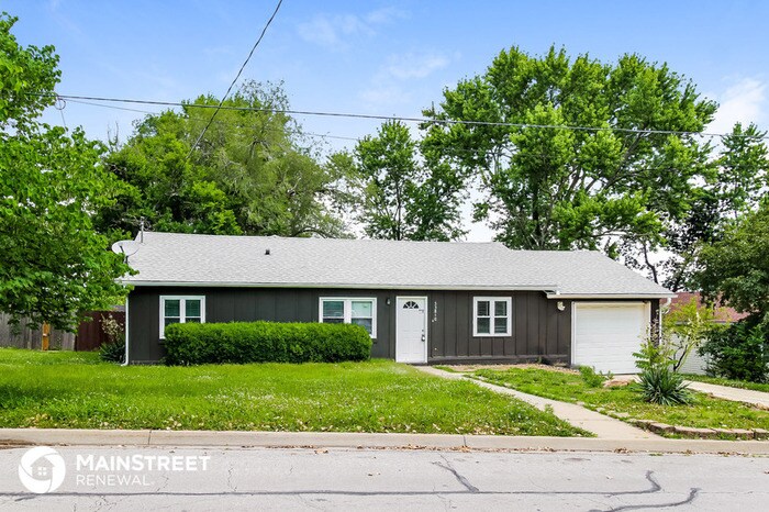 Primary Photo - 33810 W 83rd St