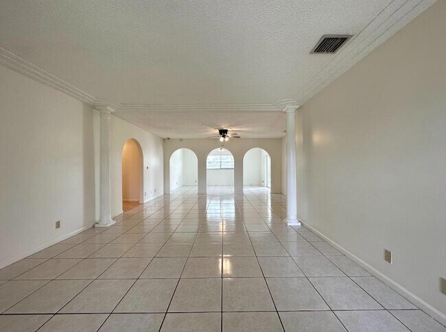 Foto del edificio - 1292 Essex Dr