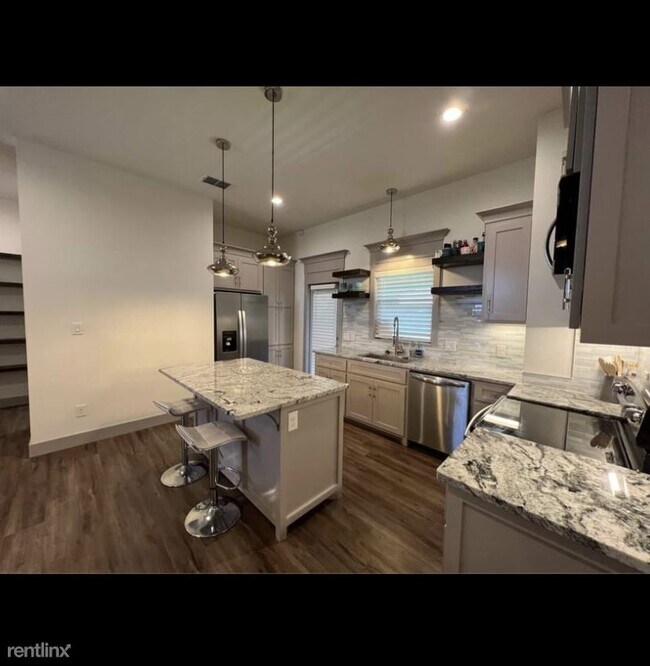 Building Photo - 3 br, 2 bath House - 1111 North Granby Avenue