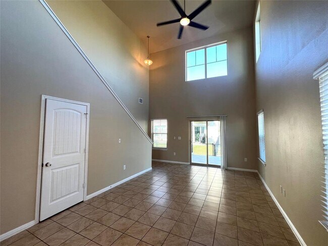 Building Photo - 516 E Slaughter Ln