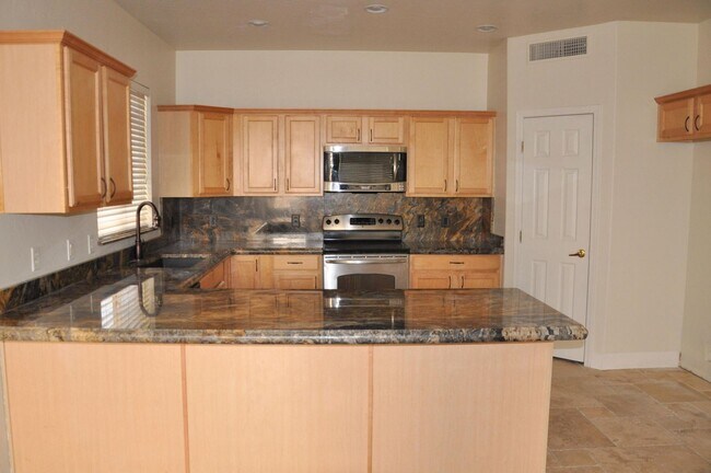 Building Photo - Beautiful gated Mesa Home!