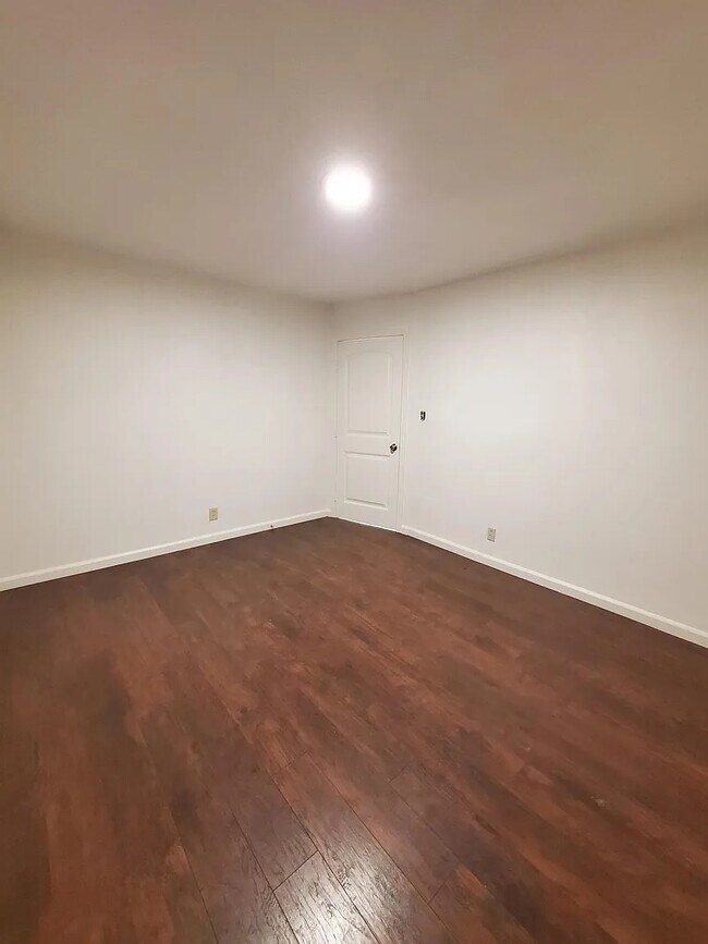 Building Photo - 331 Las Palmas Ave