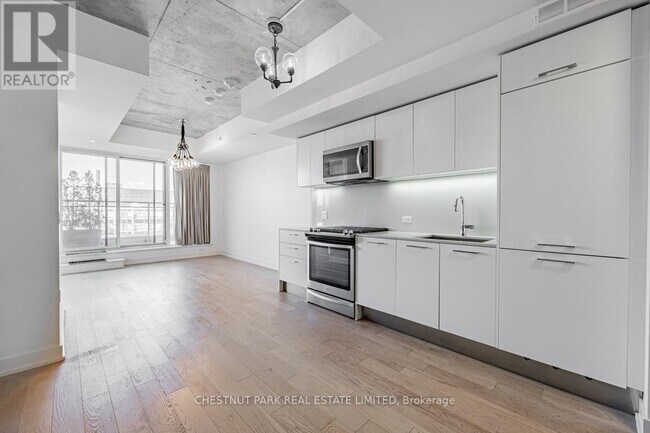 Photo du bâtiment - 665 Kingston Rd