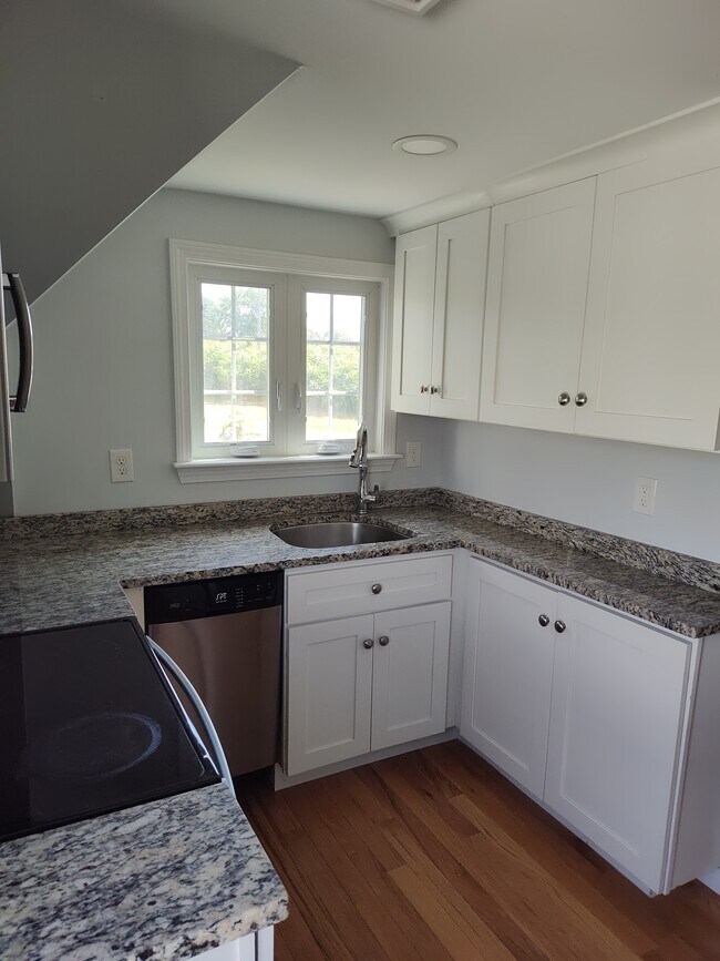 Kitchen - 155 Farm Ln