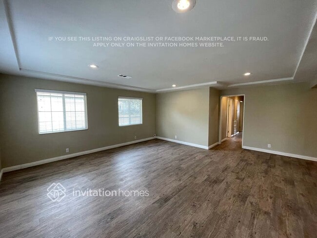 Building Photo - 3924 W 104th St