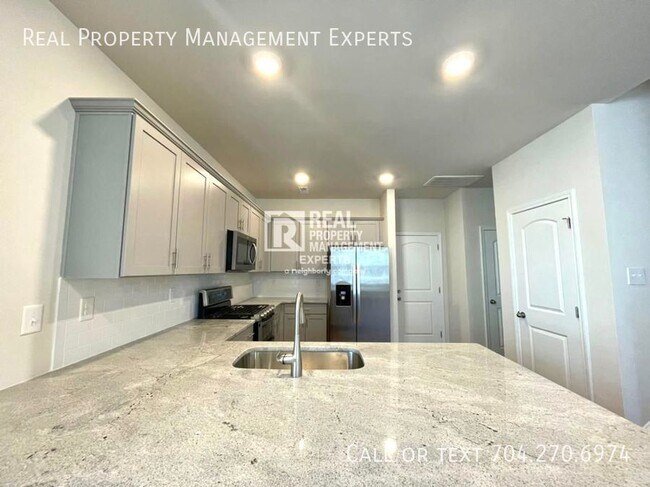 Building Photo - New Construction End Unit Townhouse!