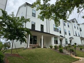 Building Photo - 614 District Ct